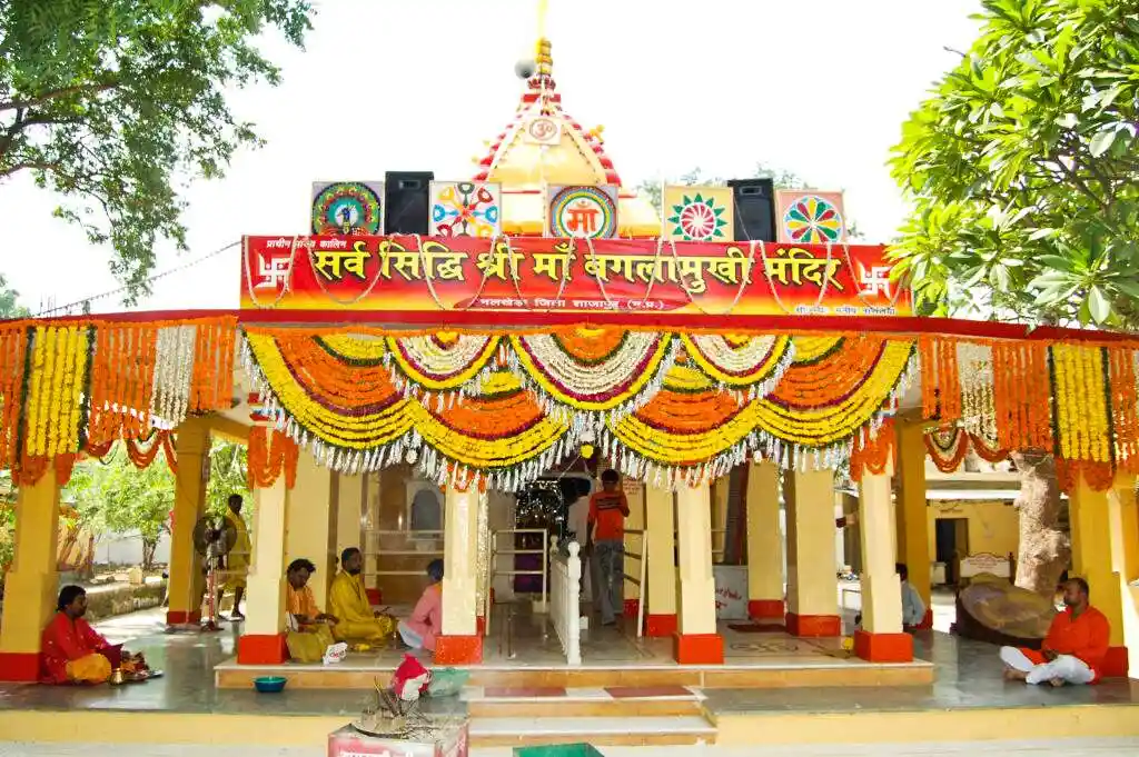 सजाया हुआ माँ बगलामुखी मंदिर प्रवेश द्वार